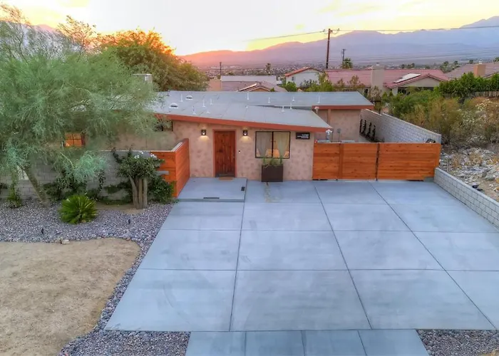 The Good House- Hot Spring Hideaway